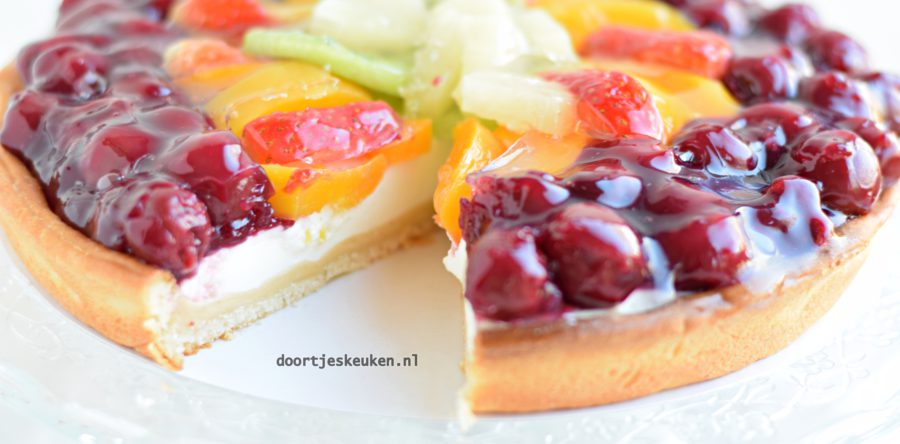 Fruitvlaai met yoghurtbavarois