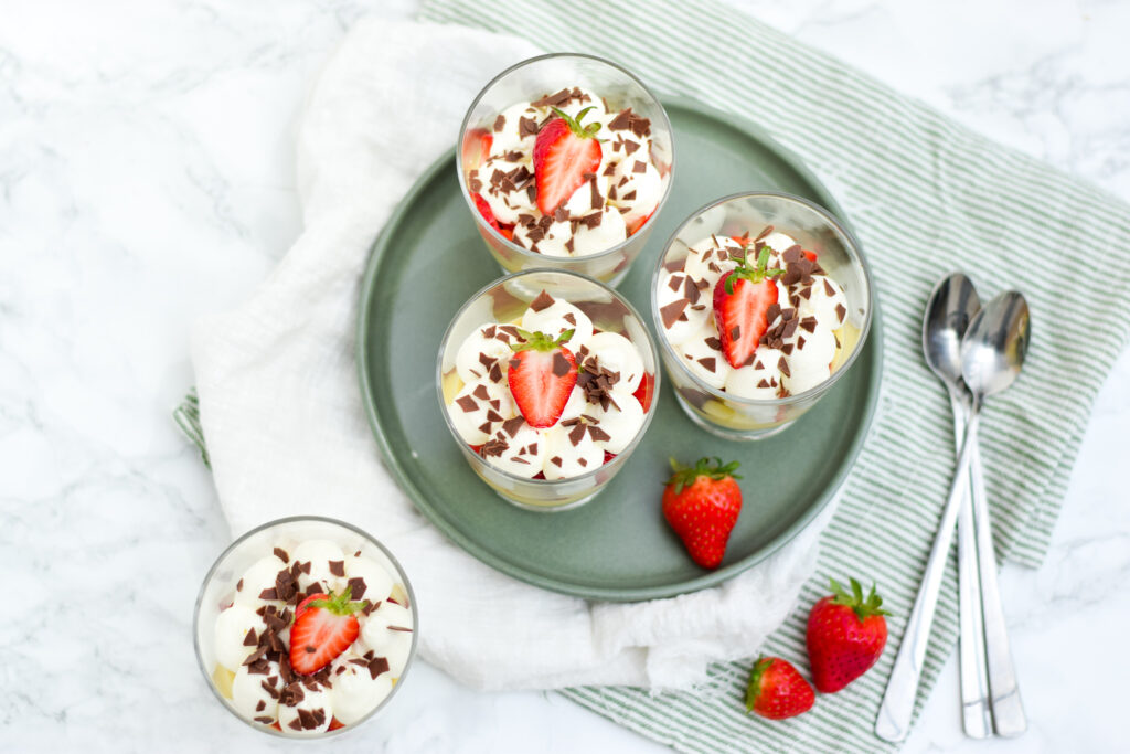 zomerse trifle met aardbeien