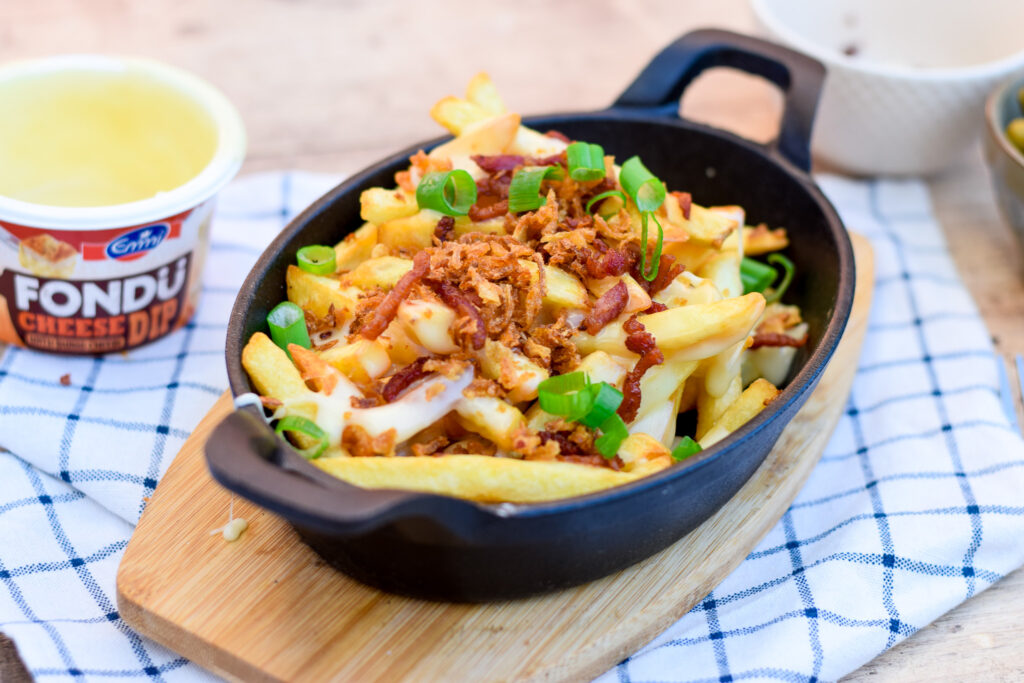 Loaded fries kaasfondue