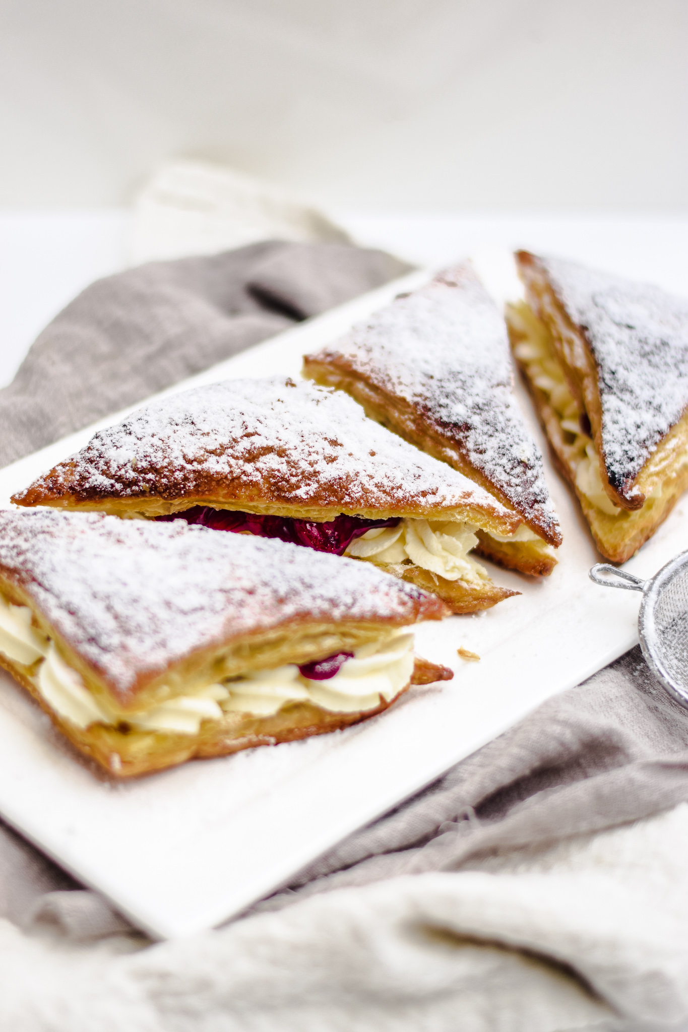 Kersenflappen met slagroom Kersenflappen met slagroom