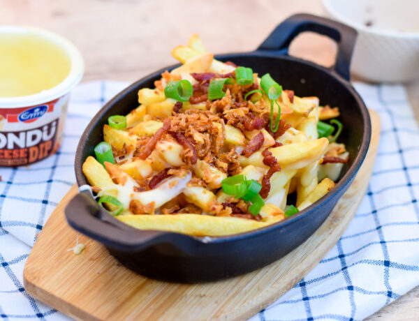 Loaded fries kaasfondue