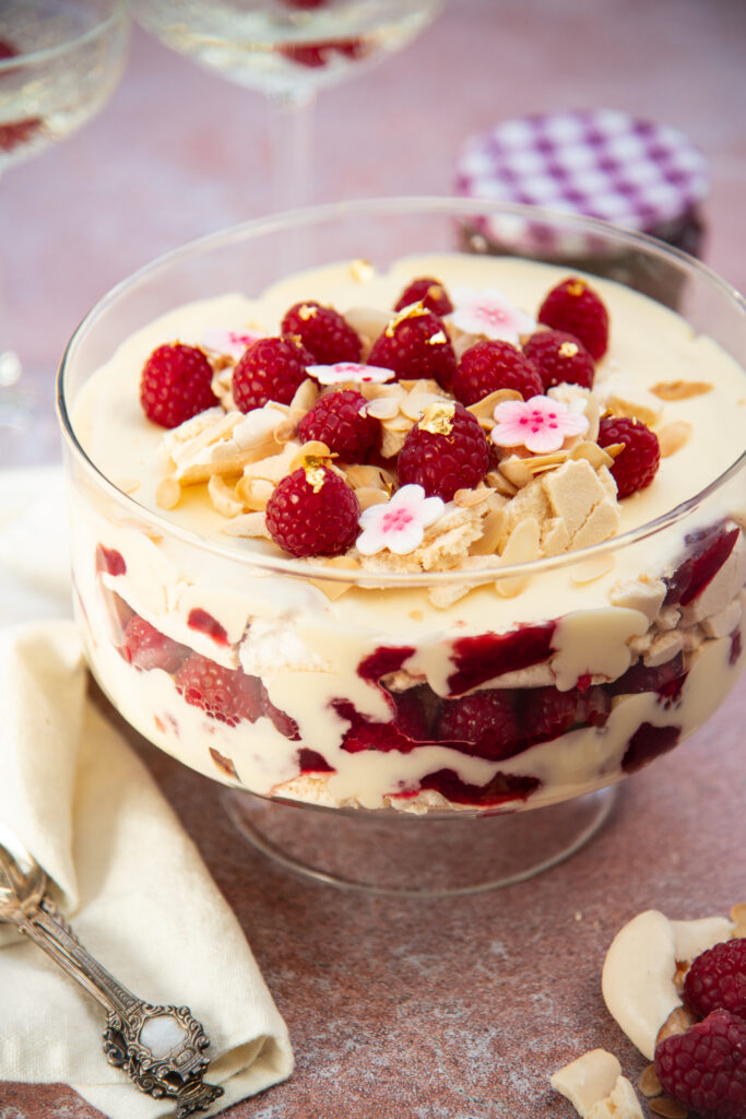 Champagne frambozen trifle