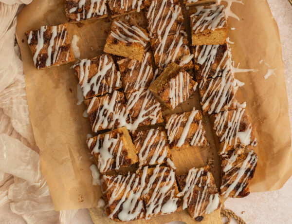 Cinnamon roll blondies