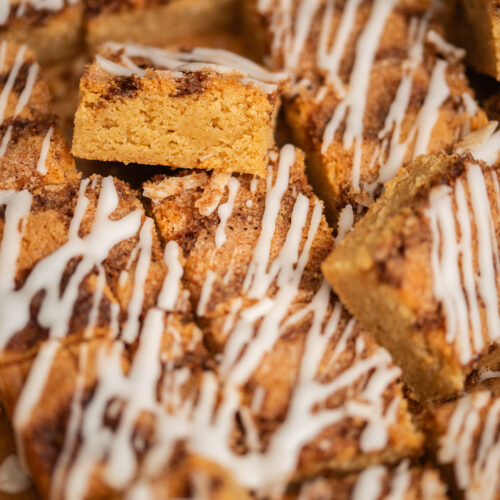 Cinnamon roll blondies